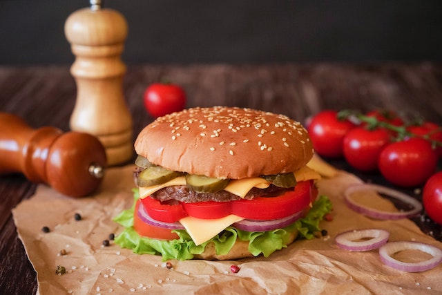 Jak przygotować dania w stylu fast-food w domu, ale zdrowo?