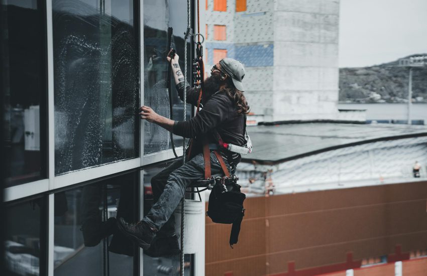 Usuwanie zaplamionych tapet