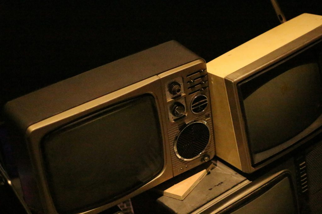 zdjęcie starych telewizorów