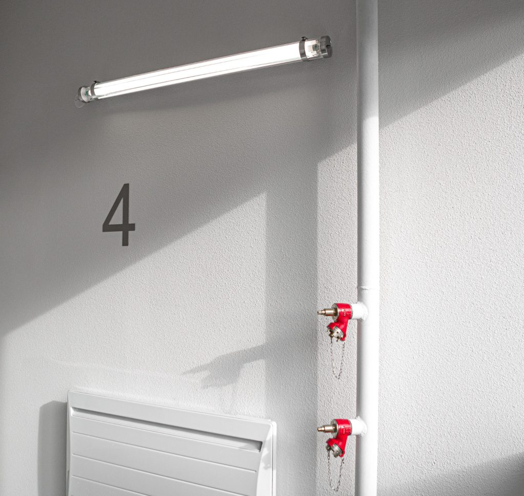 instalacje zraszaczowe a ochrona przed pożarem